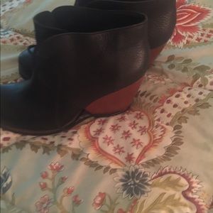Kork-Ease Kork Leather  black Booties size 10